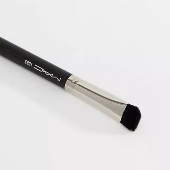 Mac 106s  Triangular Concealer Brush - Picture 2 of 2